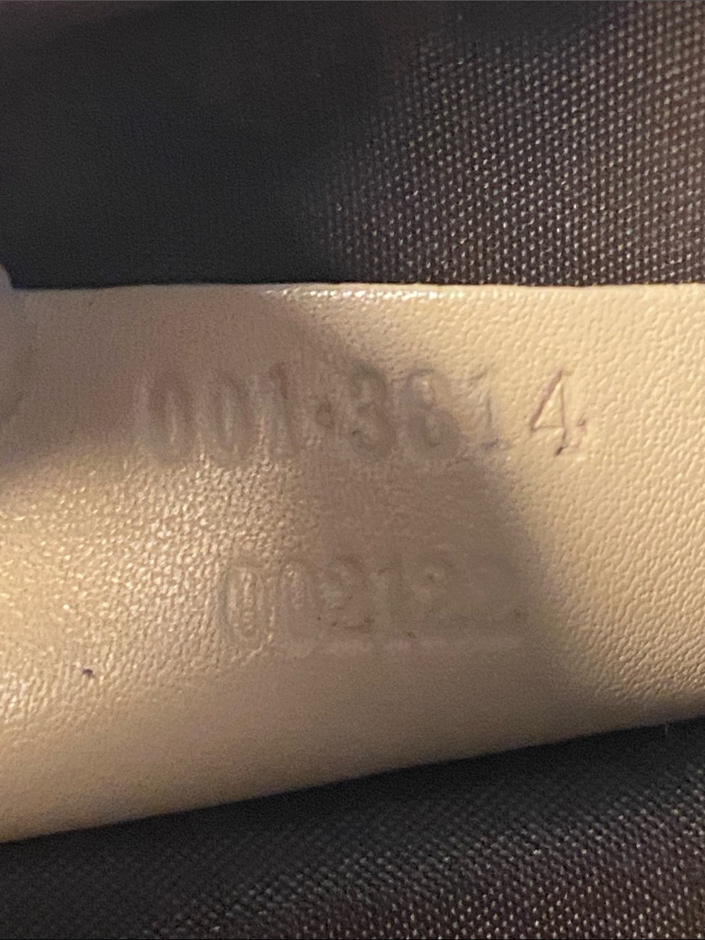 GUCCI 1990’s Tom Ford Calfskin Leather Shoulder Bag In Ivory - Picture 13 of 17